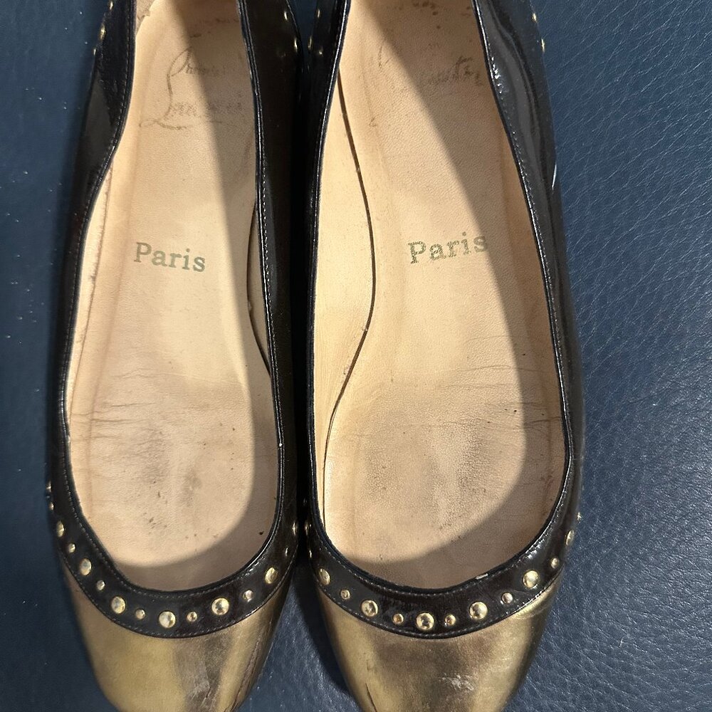 Christian Louboutin Paris flats Gold embelished SIze 36